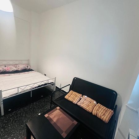 Entire 3 Bed Rooms Apartment,Centrum Генуа Екстериор снимка