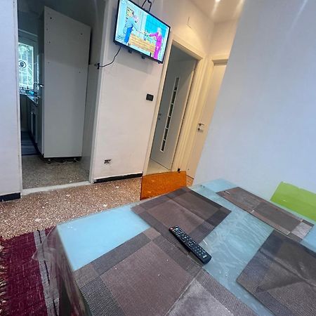 Entire 3 Bed Rooms Apartment,Centrum Генуа Екстериор снимка