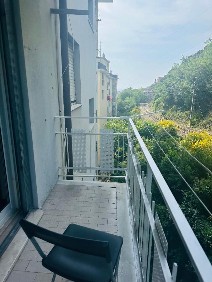 Entire 3 Bed Rooms Apartment,Centrum Генуа Екстериор снимка