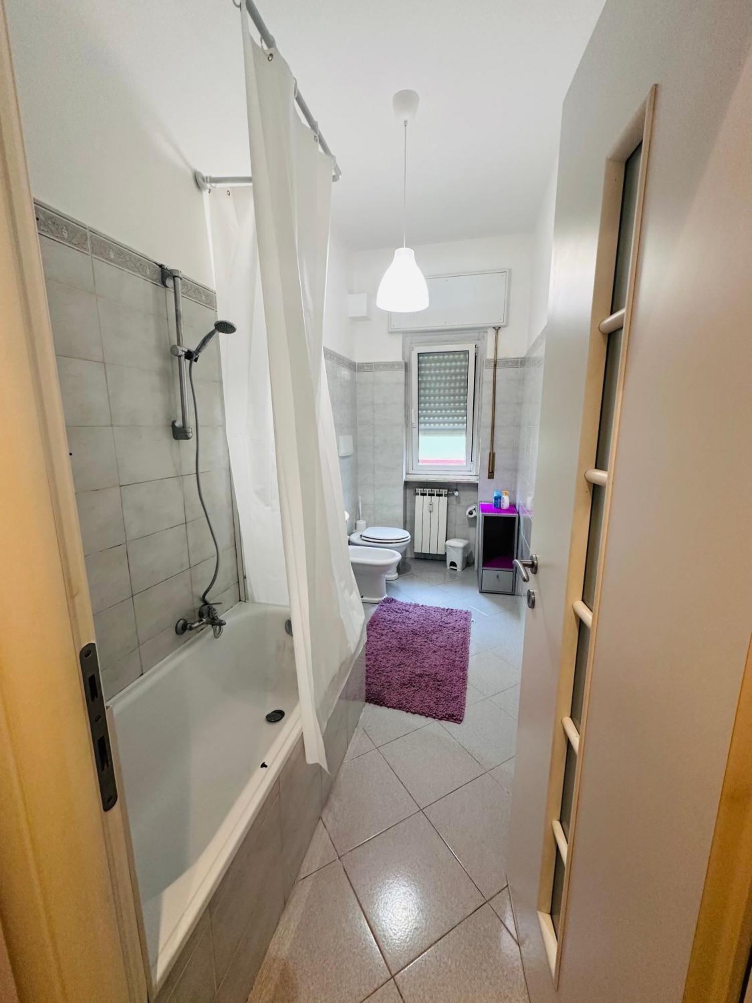 Entire 3 Bed Rooms Apartment,Centrum Генуа Екстериор снимка