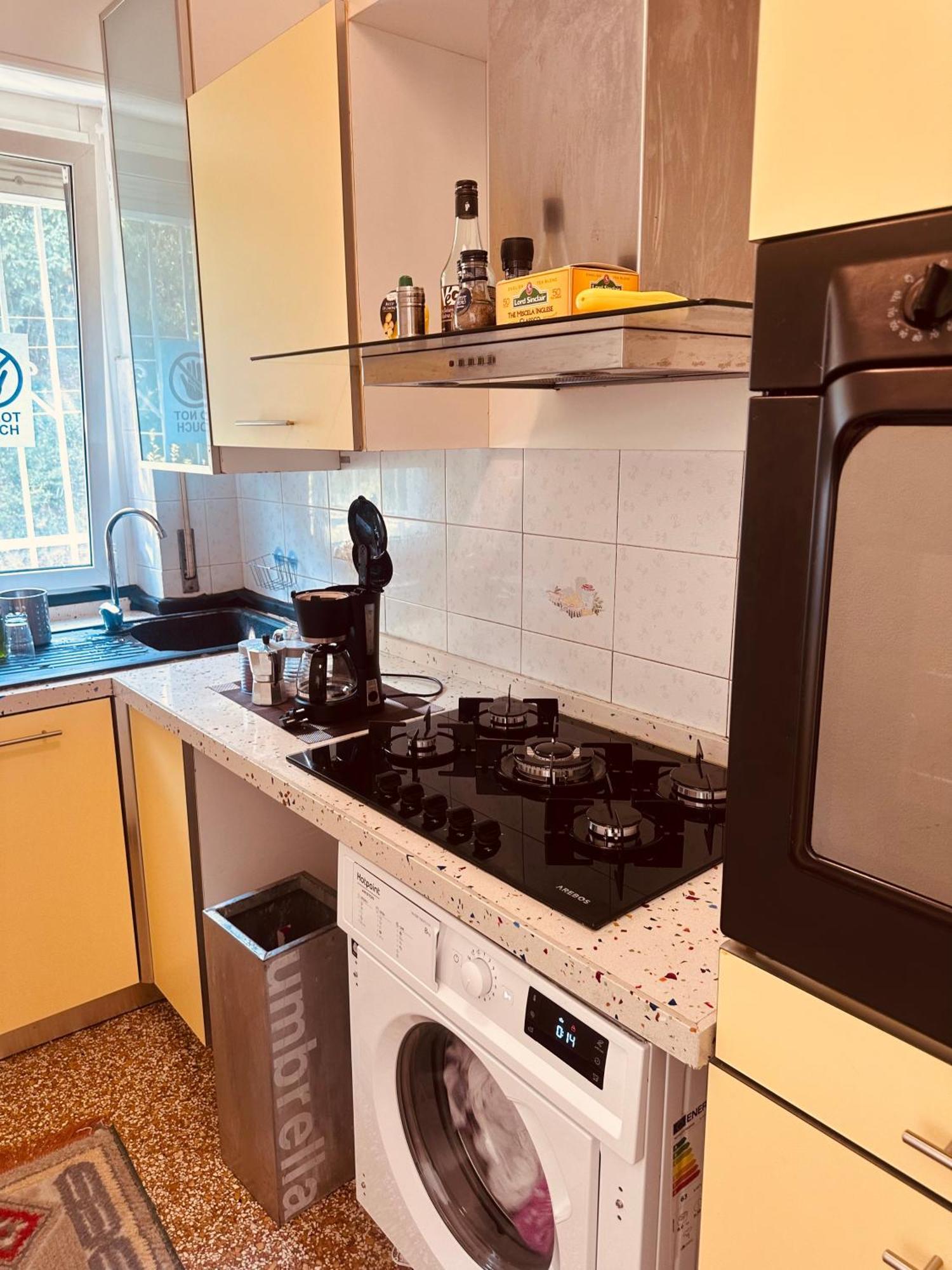 Entire 3 Bed Rooms Apartment,Centrum Генуа Екстериор снимка
