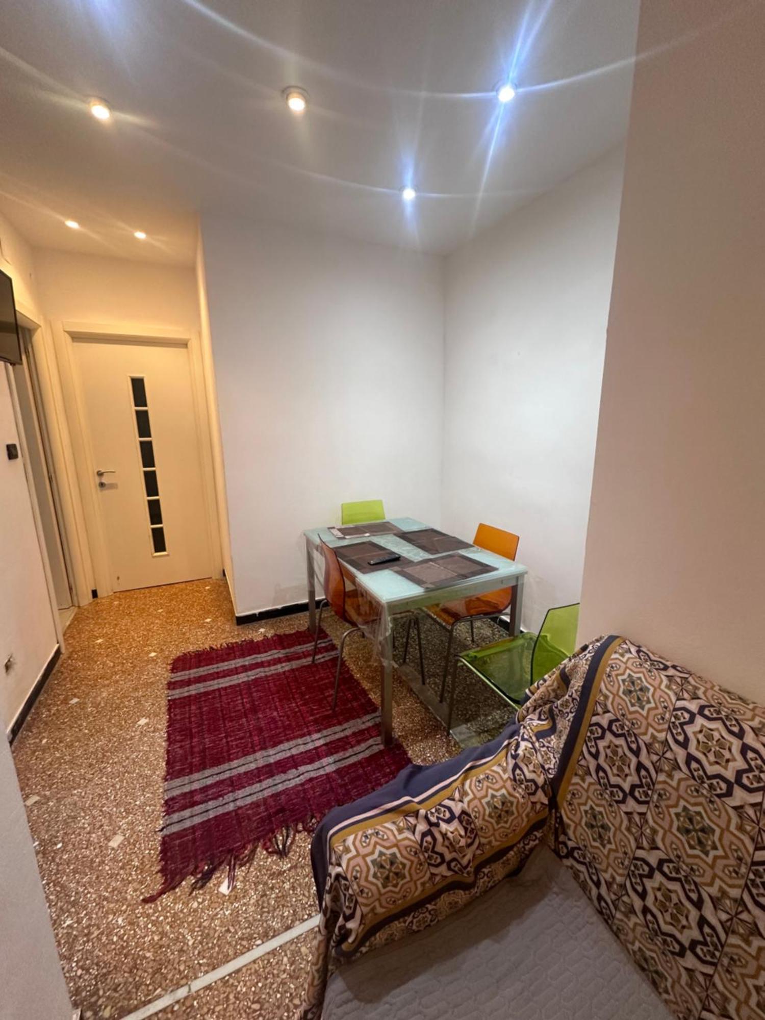 Entire 3 Bed Rooms Apartment,Centrum Генуа Екстериор снимка